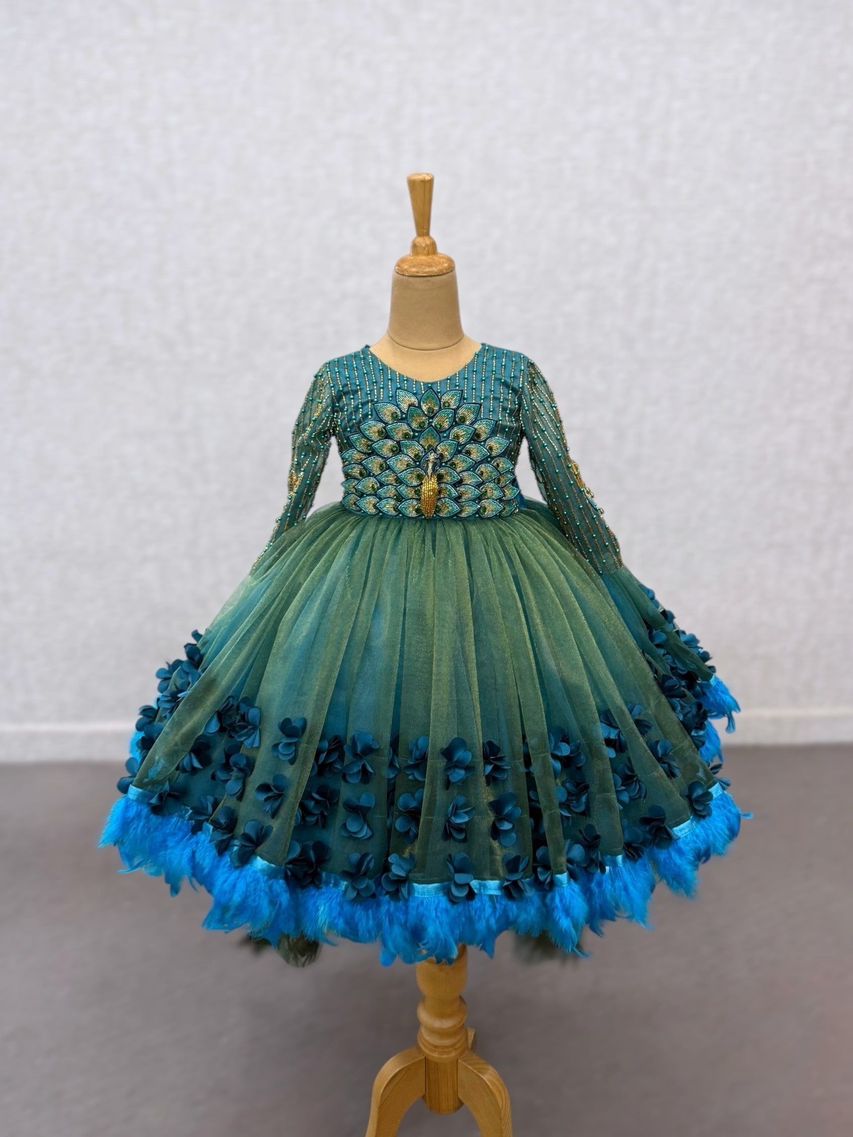 Peacock Feathered Emerald Majesty