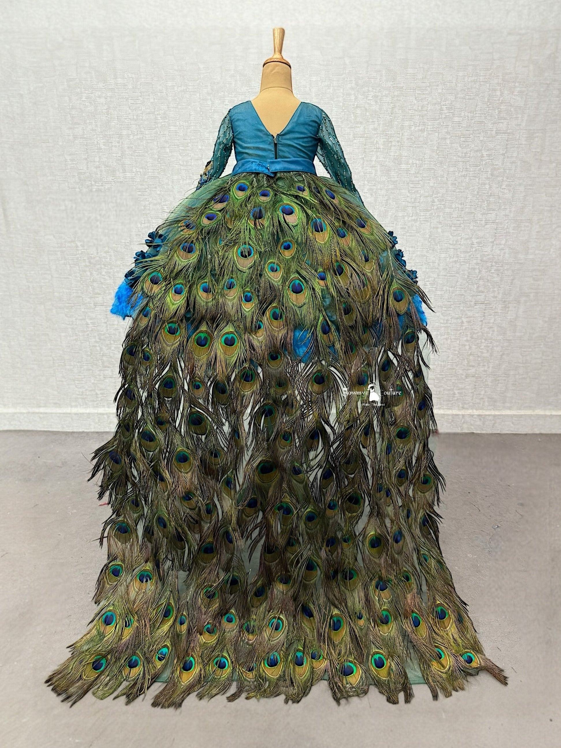 Peacock Feathered Emerald Majesty