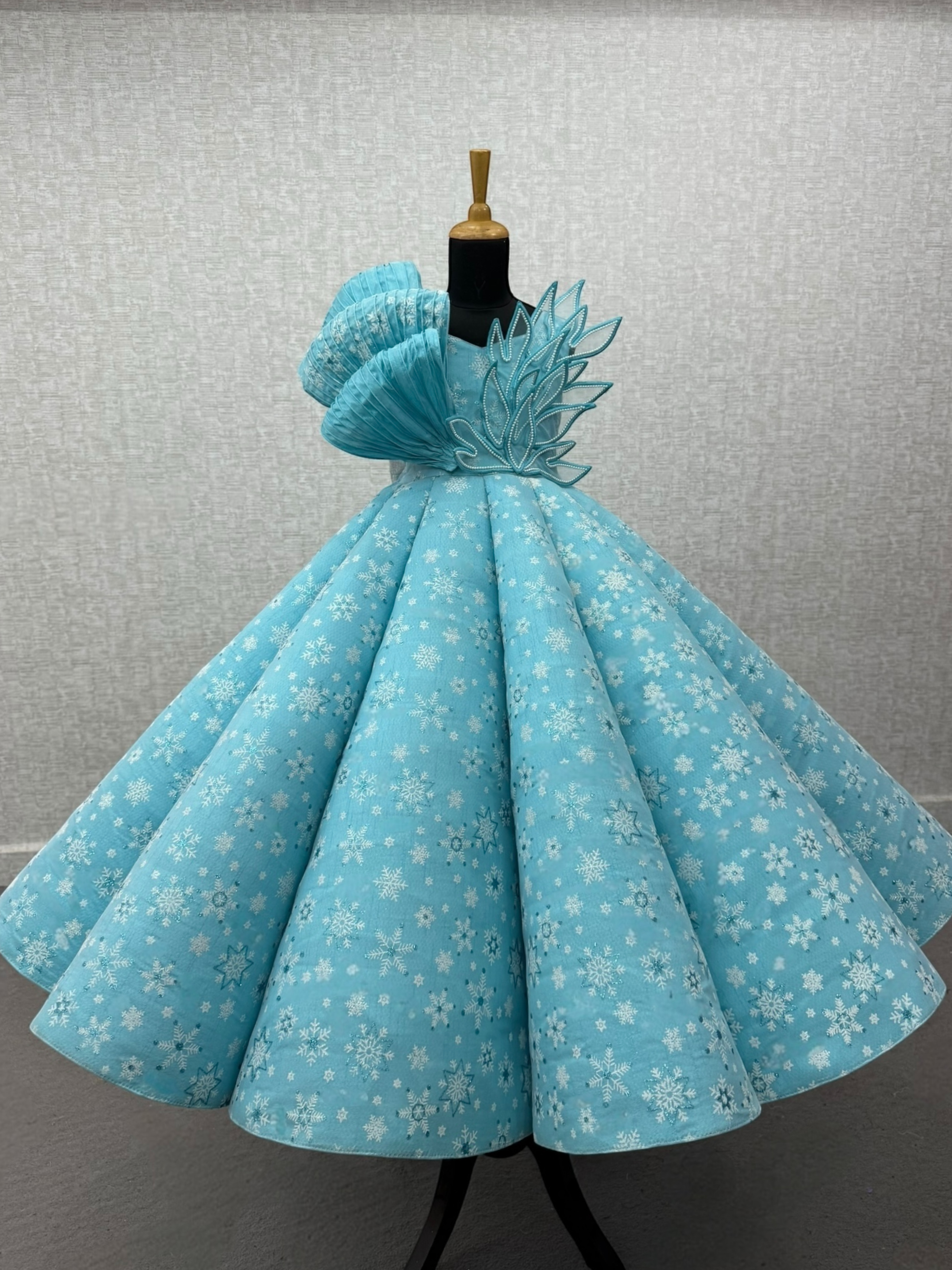 White snow fall Structured Panel Ball Gown with Embossing Bows and Hand Embroidered Petals